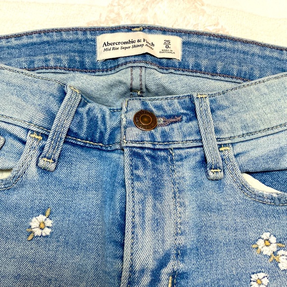 Abercrombie & Fitch Floral Embroidered Distressed Ankle Jeans - Picture 2 of 3